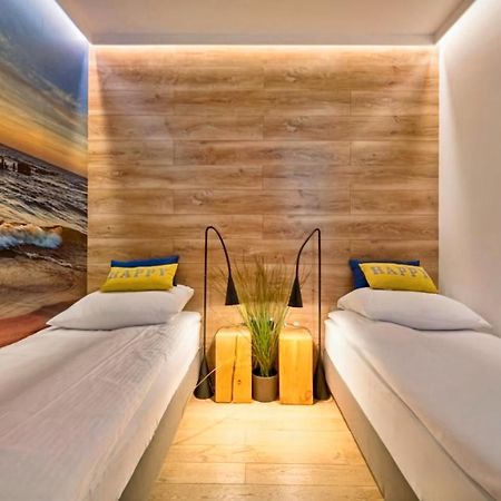 Riverview Apartament Waterline Spa & Pool 格但斯克 外观 照片