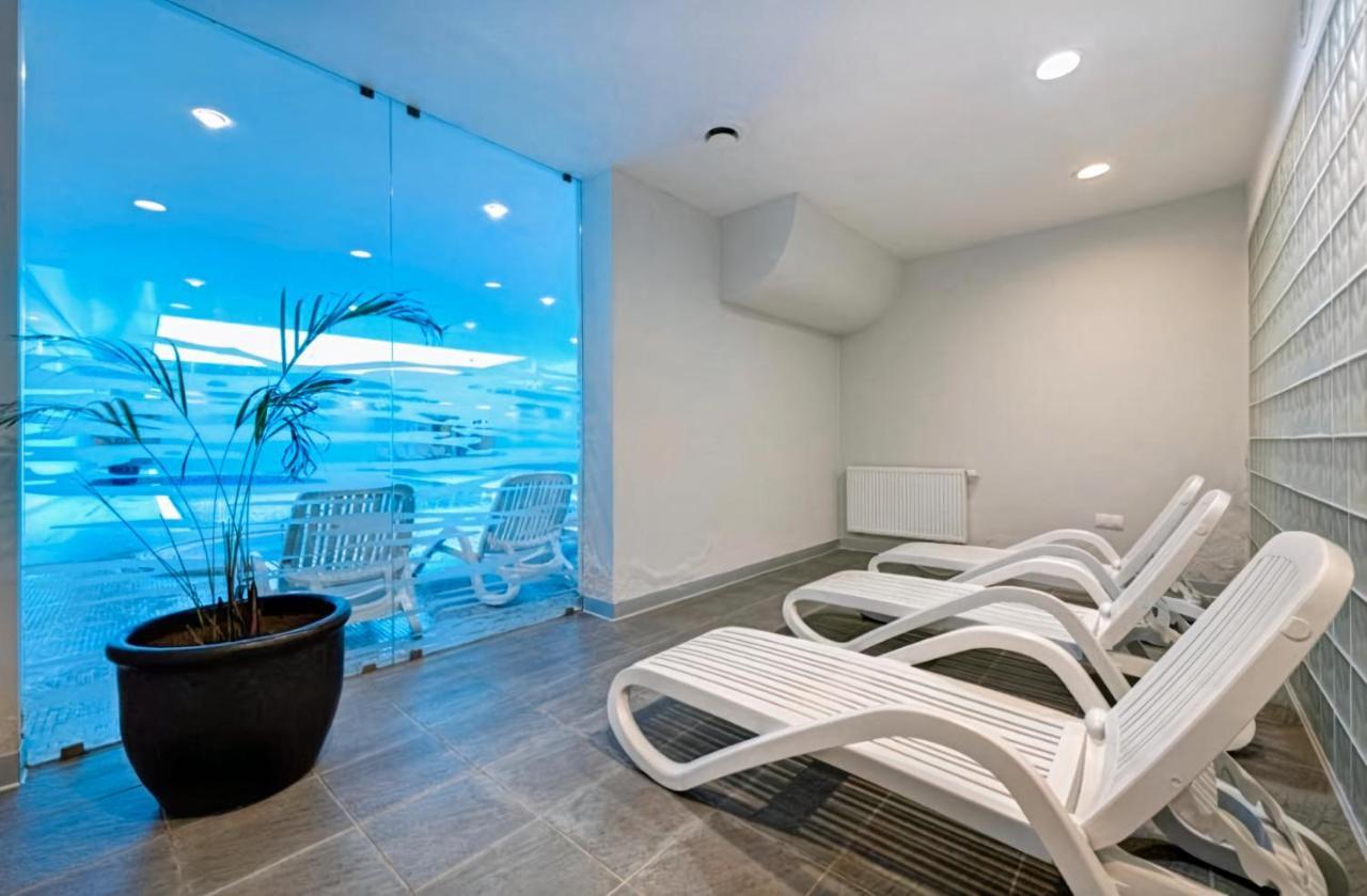 Riverview Apartament Waterline Spa & Pool 格但斯克 外观 照片
